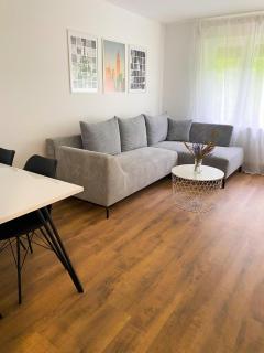 House AVINOLIN - for Business & Family - balcony with nature view, SmartTV, home office, comfort bed, Netflix, flexible Check-in options - Ludwigsburg - 4