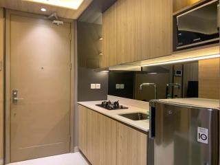 Nice 1BR at Gold Coast Apartment By Travelio - Jakarta - 1