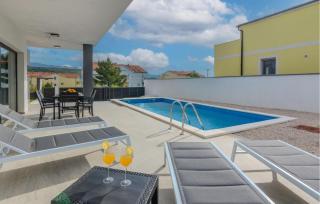 4 Bedroom Awesome Home In Posedarje - Posedarje - 9