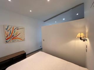 B032 Grand studio au marche Forville - Cannes - 3
