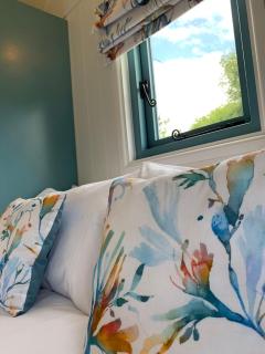 St. Kew Shepherd Huts - 1