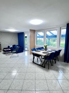 Domek w głębi lasu nad stawem - 5