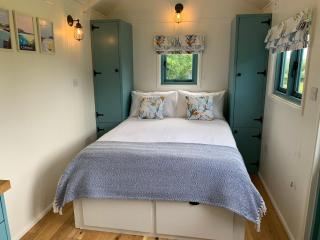 St. Kew Shepherd Huts - 3