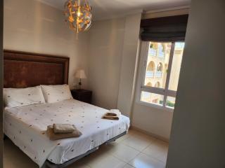 Spacious 3 bedroom 2 bathroom Apartment - Puerto Marina Complex - 4