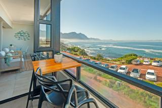 Walker Bay Luxury Seafront Apartment - 9