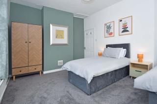 Richard Moon House - By Sigma Stays - Crewe - 7
