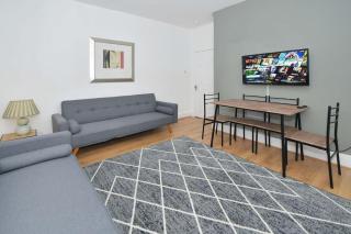 Richard Moon House - By Sigma Stays - Crewe - 5