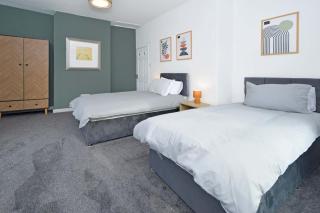 Richard Moon House - By Sigma Stays - Crewe - 4