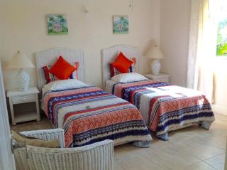 Remarkable 3-Bed Villa in christ church - Christ Church - 7