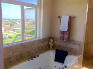 Remarkable 3-Bed Villa in christ church - Christ Church - 6