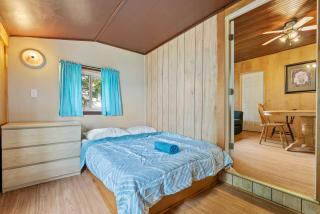 Relaxing Lakefront Cabin - 7