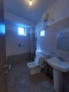 Seaview Penthouse, AC included & Rooftop Pool - Mombasa - 2