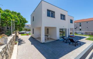 3 Bedroom Beautiful Home In Maslenica - Maslenica - 2