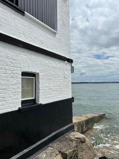 Beach Front Watch House, Lepe - - 8