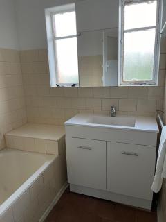 Ashburton Big room for rent - 4