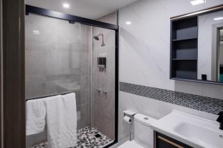 LeLuxe Cedar Valley Suite B - Woods - 1