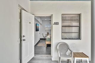 Beachfront & Pool Near Marriott Hollywood Beach - 5