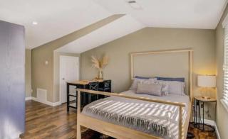 The Hangar - Cozy, Private Unit in GREAT Location - 5