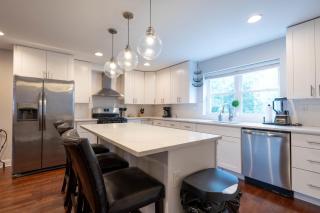 Stylish 3BR w Pool Table & Garage - 3