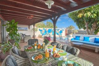 Casa Petra Peaceful & Private, Sea Views, Pool & BBQ - Playa Blanca - 4