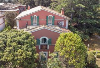 Charming Heritage Apartment - 1