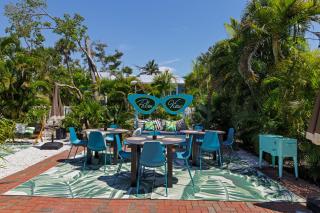 Creole Garden Cottage at Palmview Inn of Sanibel with Bikes - 2