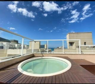 Quarto, o banheiro é de uso exclusivo do hóspede e fica localizado no corredor , piscina compartilhada, não é o apartamento inteiro, somente o quarto - Bombinhas - 1