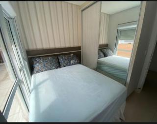 Quarto, o banheiro é de uso exclusivo do hóspede e fica localizado no corredor , piscina compartilhada, não é o apartamento inteiro, somente o quarto - Bombinhas - 0