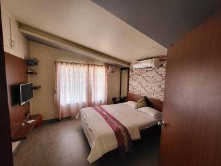Paras Holiday Home - Satara - 1
