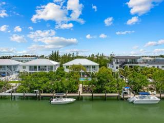 Emerald Oasis Deluxe Waterfront Gem, Heated Pool with Dock - Marathon - 7