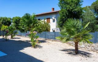 Nice Apartment In Malinska With Wifi - Malinska - 3