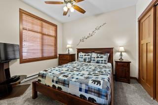 Settler's Crossing #56 ski-in ski-out condo with private hot tub - 1