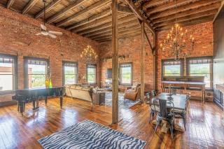 Brick Loft Penthouse on Main - Brevard - 4