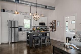 Twisted Oak, Hot tub, Fire pit, King Beds! - Fredericksburg - 8