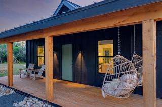 Caroline's Cottage Hot tub Firepit sleeps 2 - Fredericksburg - 5