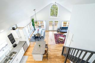 Loft Cabin w, Fire Pit, Huge Deck & WiFi! - Hedgesville - 5
