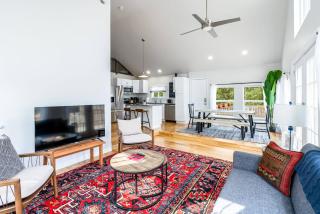 Loft Cabin w, Hot Tub, Fire Pit, Huge Deck & WiFi! - 2