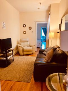 Cozy 2BR Escape, Steps to Transit, Close to NYC - Jersey City - 1
