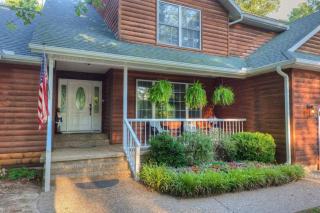 Rural 6 bedroom cabin - With a Hot Tub! - - 0