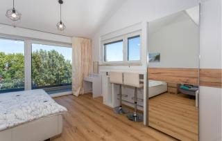 3 Bedroom Amazing Apartment In Malinska - Malinska - 4