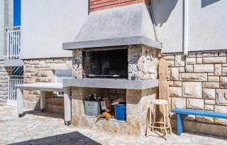 4 Bedroom Beautiful Apartment In Pula - 4