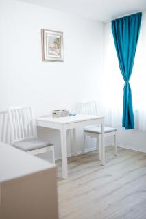 Room Happiness Split - 8