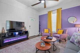 Vineyard Cottage-Pet Friendly & Walk to Oaklawn! - 2
