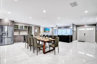 Spectacular 5BR & 5BA Villa in Hollywood Lakes - Hollywood - 2