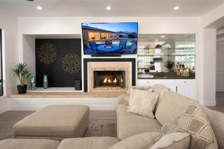 Luxury Resort Style Living w Pool & Jacuzzi - 8