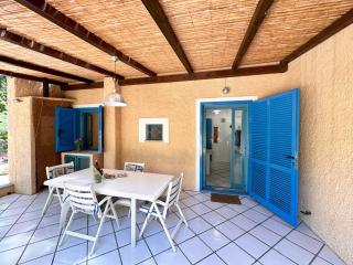 Blue shutters by the beach - Pula - 1