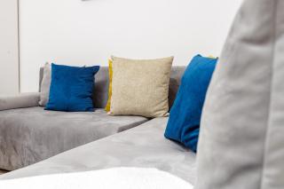 Luxury 1BR with Charming Balcony - Romantic Getaway - 7