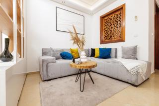 Luxury 1BR with Charming Balcony - Romantic Getaway - Rabat - 4