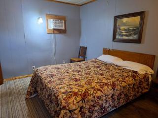 Pond Creek Inn - - 5