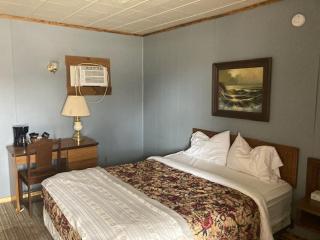 Pond Creek Inn - - 4